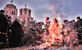 Danas je Badnji dan: Ovako Srbi dočekuju rođenje Hrista
